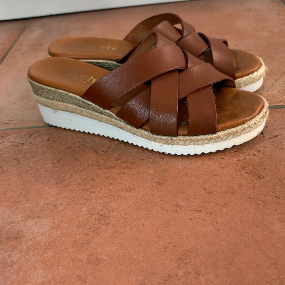 Bertuchi Tan Leather Sandals